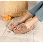 ⁦حذاء مبطن فرو بنعل عريض للنساء لون بني فاتح⁩ - الصورة ⁦7⁩