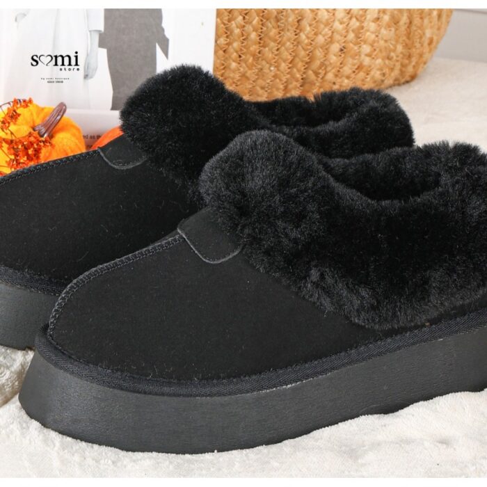 ⁦حذاء مبطن فرو بنعل عريض للنساء لون أسود⁩ - الصورة ⁦5⁩