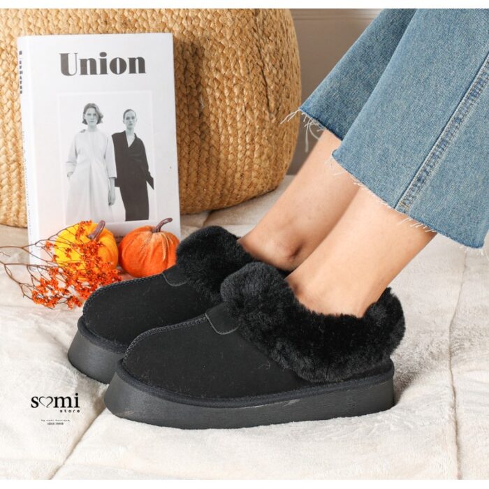 ⁦حذاء مبطن فرو بنعل عريض للنساء لون أسود⁩ - الصورة ⁦6⁩