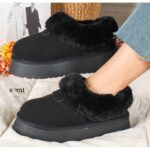 ⁦حذاء مبطن فرو بنعل عريض للنساء لون أسود⁩ - الصورة ⁦7⁩