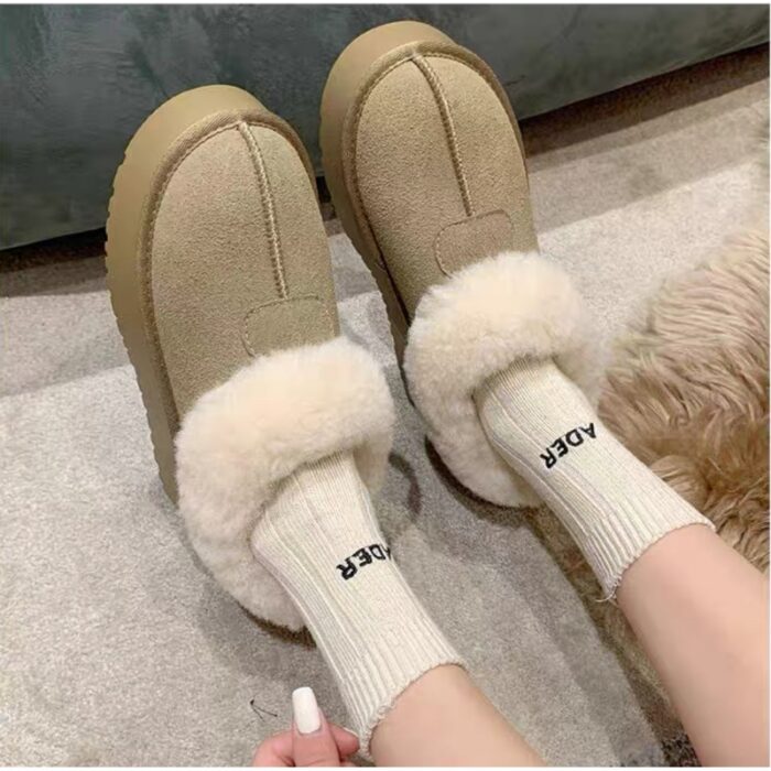 1033754661_67dc7c09ba5a7 حذاء مبطن فرو بنعل عريض للنساء لون زيتي - الصورة 1