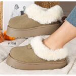 ⁦حذاء مبطن فرو بنعل عريض للنساء لون زيتي⁩ - الصورة ⁦6⁩