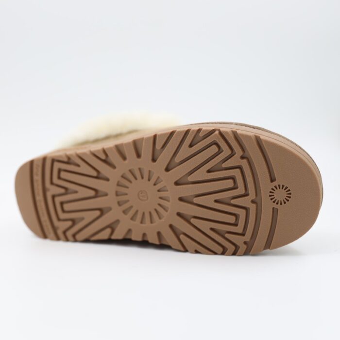 ⁦حذاء مبطن فرو للنساء لون زيتي فاتح⁩ - الصورة ⁦6⁩