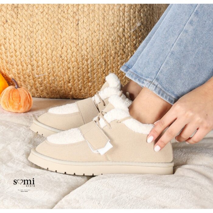 ⁦حذاء بأربطة مبطن فرو بنعل عريض للنساء لون بيج⁩ - الصورة ⁦9⁩
