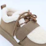 ⁦حذاء بأربطة مبطن فرو بنعل عريض للنساء لون زيتي⁩ - الصورة ⁦4⁩