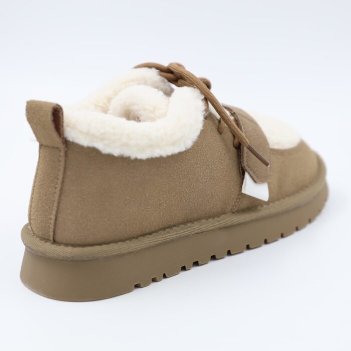 ⁦حذاء بأربطة مبطن فرو بنعل عريض للنساء لون زيتي⁩ - الصورة ⁦5⁩