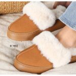 ⁦حذاء مبطن فرو بنعل عريض للنساء لون عسلي⁩ - الصورة ⁦5⁩