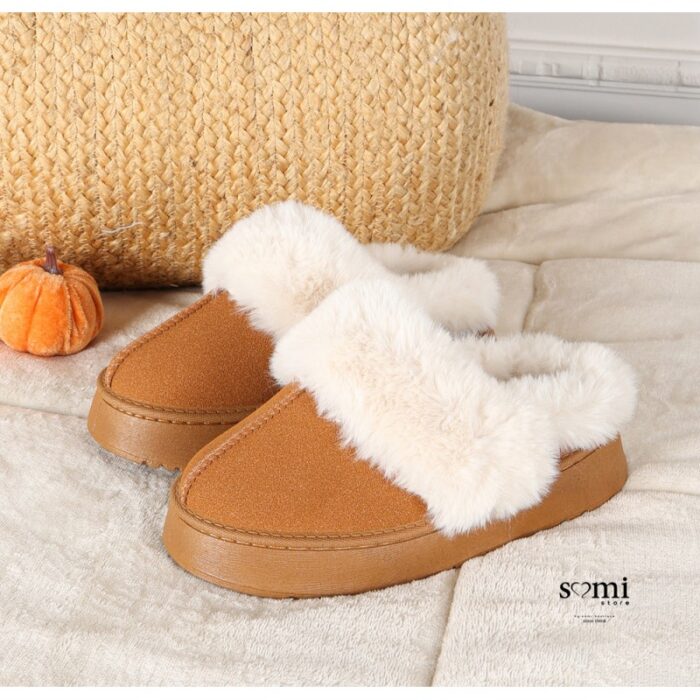 ⁦حذاء مبطن فرو بنعل عريض للنساء لون عسلي⁩ - الصورة ⁦7⁩