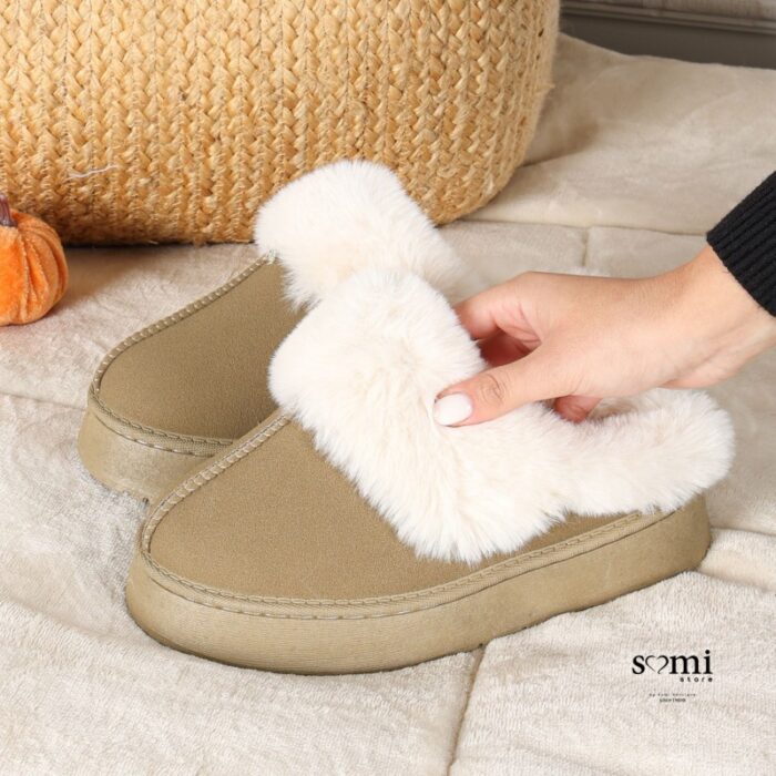 ⁦حذاء مبطن فرو بنعل عريض للنساء لون بيج⁩ - الصورة ⁦4⁩