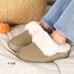 ⁦حذاء مبطن فرو بنعل عريض للنساء لون بيج⁩ - الصورة ⁦5⁩