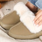 ⁦حذاء مبطن فرو بنعل عريض للنساء لون بيج⁩ - الصورة ⁦6⁩