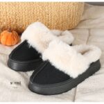 ⁦حذاء مبطن فرو بنعل عريض للنساء لون أسود⁩ - الصورة ⁦7⁩