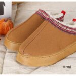 ⁦حذاء مبطن فرو بنعل عريض للنساء لون عسلي⁩ - الصورة ⁦6⁩