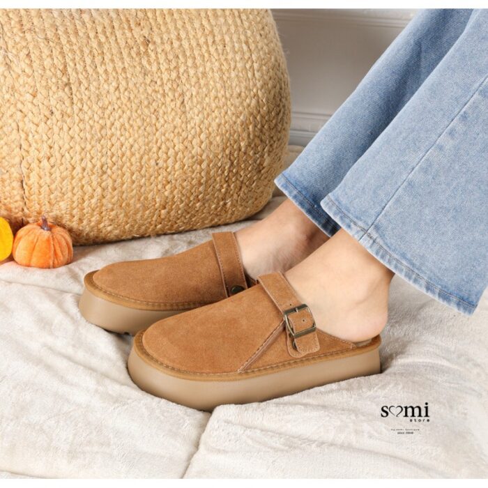 ⁦حذاء شمواه بتصميم حزام أمامي للنساء لون عسلي⁩ - الصورة ⁦3⁩