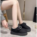 ⁦حذاء شمواه بتصميم حزام للنساء لون أسود⁩ - الصورة ⁦3⁩