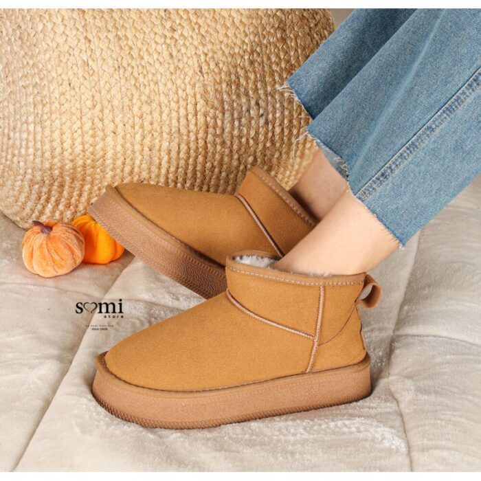 ⁦حذاء مبطن فرو بنعل عريض للنساء لون عسلي⁩ - الصورة ⁦6⁩