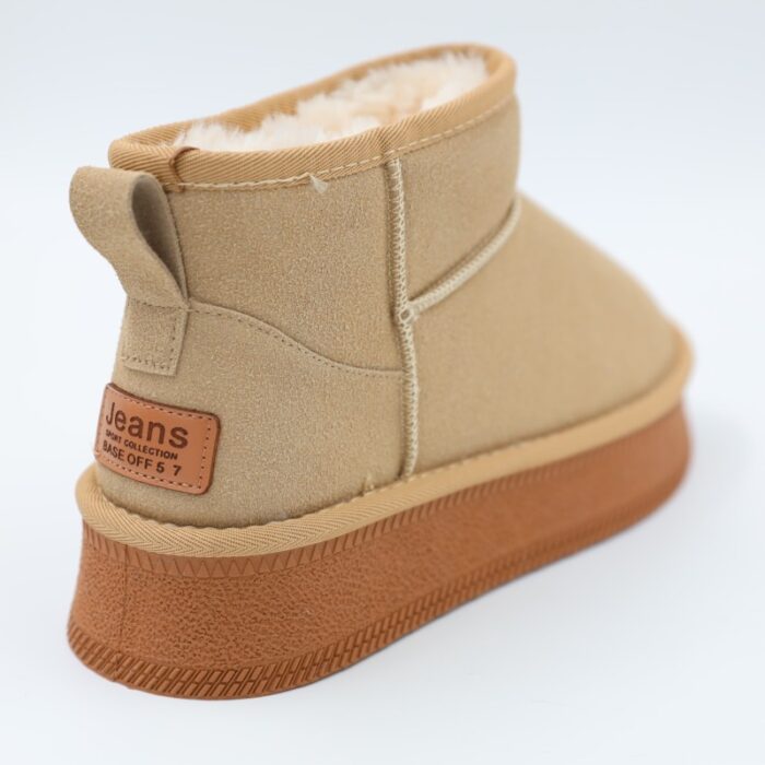 ⁦حذاء مبطن فرو بنعل عريض للنساء لون بيج⁩ - الصورة ⁦3⁩