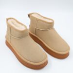 ⁦حذاء مبطن فرو بنعل عريض للنساء لون بيج⁩ - الصورة ⁦6⁩