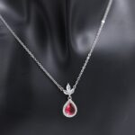 ⁦سلسال فضي بتصميم دمعة زركون أحمر⁩ - الصورة ⁦2⁩