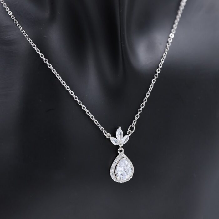 ⁦سلسال فضي بتصميم دمعة زركون أبيض⁩ - الصورة ⁦2⁩