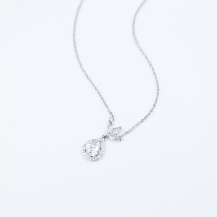 ⁦سلسال فضي بتصميم دمعة زركون أبيض⁩ - الصورة ⁦3⁩