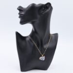 سلسال ذهبي بتصميم لفظ الجلالة الله لون أزرق