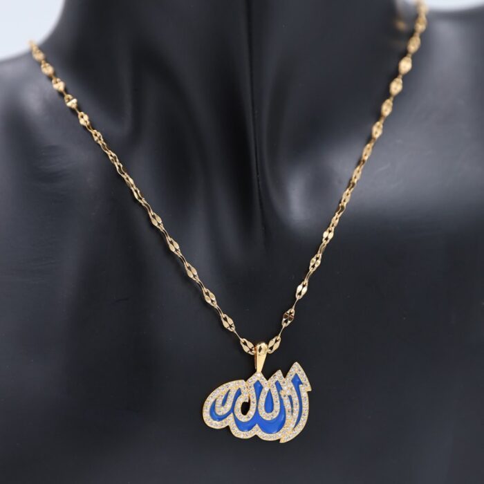⁦سلسال ذهبي بتصميم لفظ الجلالة الله لون أزرق⁩ - الصورة ⁦2⁩