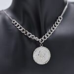 ⁦سلسال فضي بتصميم ليرة⁩ - الصورة ⁦2⁩