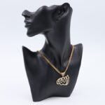 سلسال ذهبي بتصميم لفظ الجلالة لون أسود