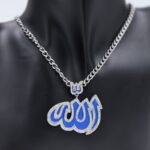 ⁦سلسال فضي بتصميم لفظ الجلالة لون أزرق⁩ - الصورة ⁦2⁩