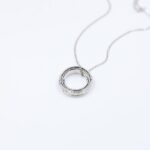 ⁦سلسال فضي بتصميم 3 خواتم⁩ - الصورة ⁦3⁩