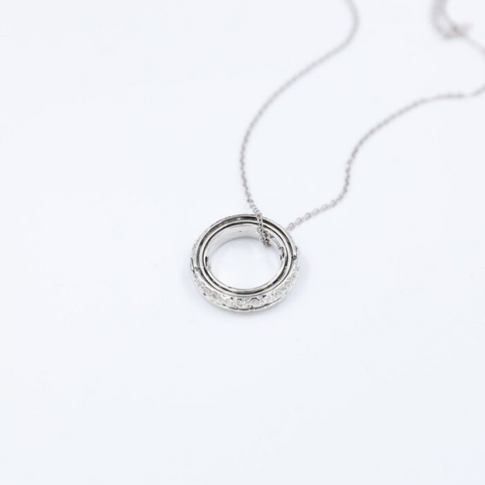 ⁦سلسال فضي بتصميم 3 خواتم⁩ - الصورة ⁦3⁩