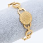 ⁦سوار ذهبي بتصميم ليرة⁩ - الصورة ⁦3⁩