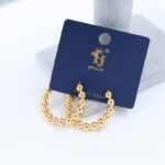 حلق ذهبي بتصميم دائري