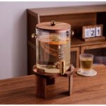 ⁦83*41*48.5 وعاء زجاجي مع حنفيه وقاعده خشب بالاضافه ل 4 كاسات⁩ - الصورة ⁦2⁩