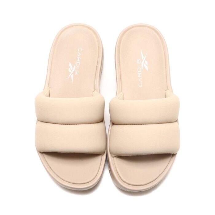 ⁦Reebok Womens' Cardi B Slide - حذاء ريبوك كاردي بي للنساء لون بيج⁩ - الصورة ⁦6⁩