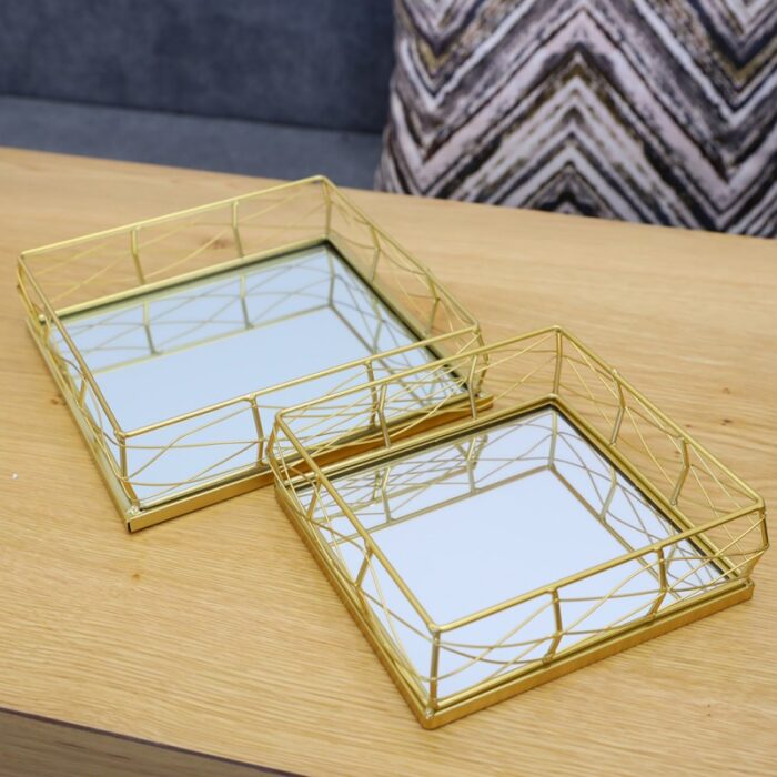 1033755092_67dc7f6116db7 طقم صواني مربعة عدد2 لون ذهبي حجم 20 *20 سم ، 24*24 سم - الصورة 1