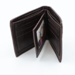 ⁦جزدان جلد للرجال لون أسود 12*9.5 سم⁩ - الصورة ⁦8⁩