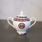 سكرية لون أبيض بنقشة ورد