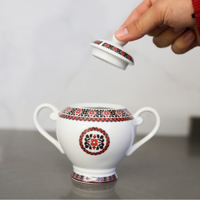 ⁦سكرية لون أبيض بنقشة ورد⁩ - الصورة ⁦2⁩