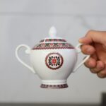 ⁦سكرية لون أبيض بنقشة ورد⁩ - الصورة ⁦3⁩