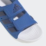 ⁦Adidas Kids Altaswim 2.0 Sandals - Blue⁩ - الصورة ⁦9⁩