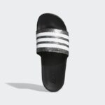 ⁦Adidas Adilette Comfort Slides - Black⁩ - الصورة ⁦3⁩