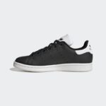 ⁦adidas Kids' Stan Smith Shoes - Black⁩ - الصورة ⁦5⁩