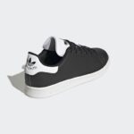 ⁦adidas Kids' Stan Smith Shoes - Black⁩ - الصورة ⁦7⁩