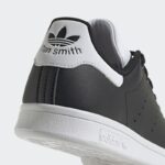 ⁦adidas Kids' Stan Smith Shoes - Black⁩ - الصورة ⁦8⁩