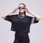 ⁦Adidas Women Adicolor Neuclassics Tee - Black⁩ - الصورة ⁦3⁩