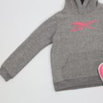 ⁦Reebok Girls' Big Logo Hoodi- Grey- هودي ريبوك للأطفال لون رمادي⁩ - الصورة ⁦2⁩