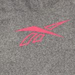 ⁦Reebok Girls' Big Logo Hoodi- Grey- هودي ريبوك للأطفال لون رمادي⁩ - الصورة ⁦7⁩