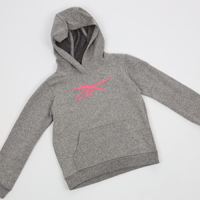 ⁦Reebok Girls' Big Logo Hoodi- Grey- هودي ريبوك للأطفال لون رمادي⁩ - الصورة ⁦10⁩
